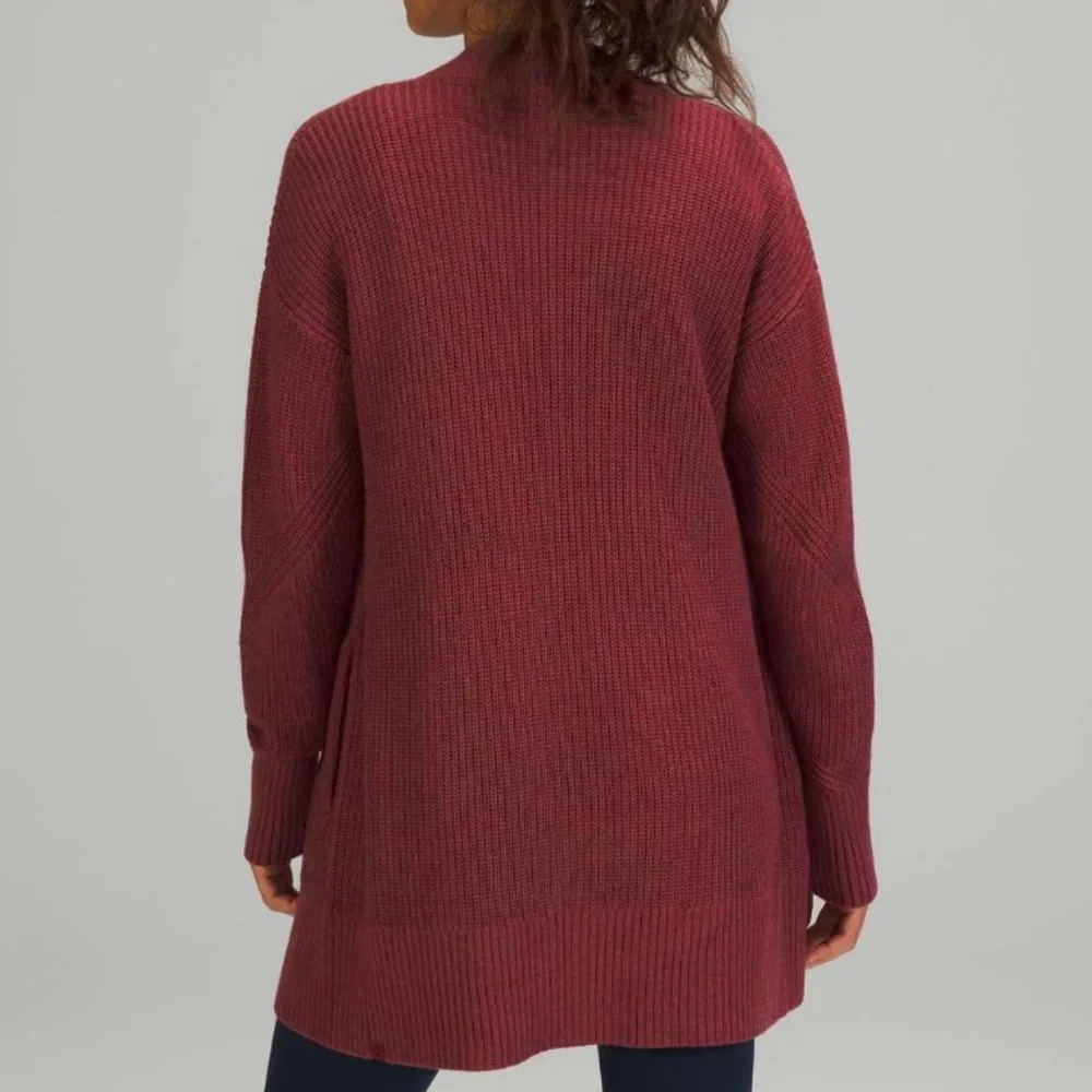🩷NWT LULULEMON CASHLU SWEATER WRAP IN HEATHERED MULLED WINE M/L - Picture 2 of 15